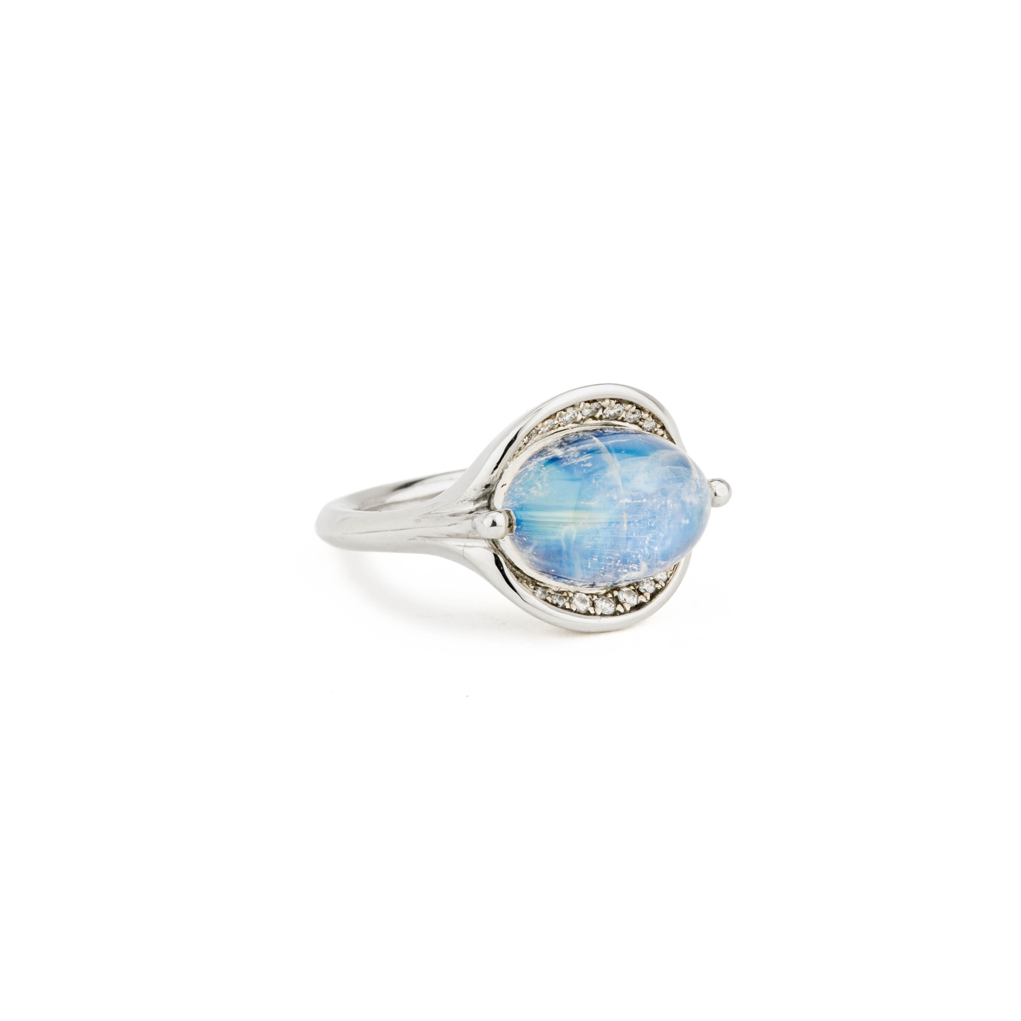 14k white gold ring with 9.54ct oval cabochon moonstone and pavé diamond, size 7