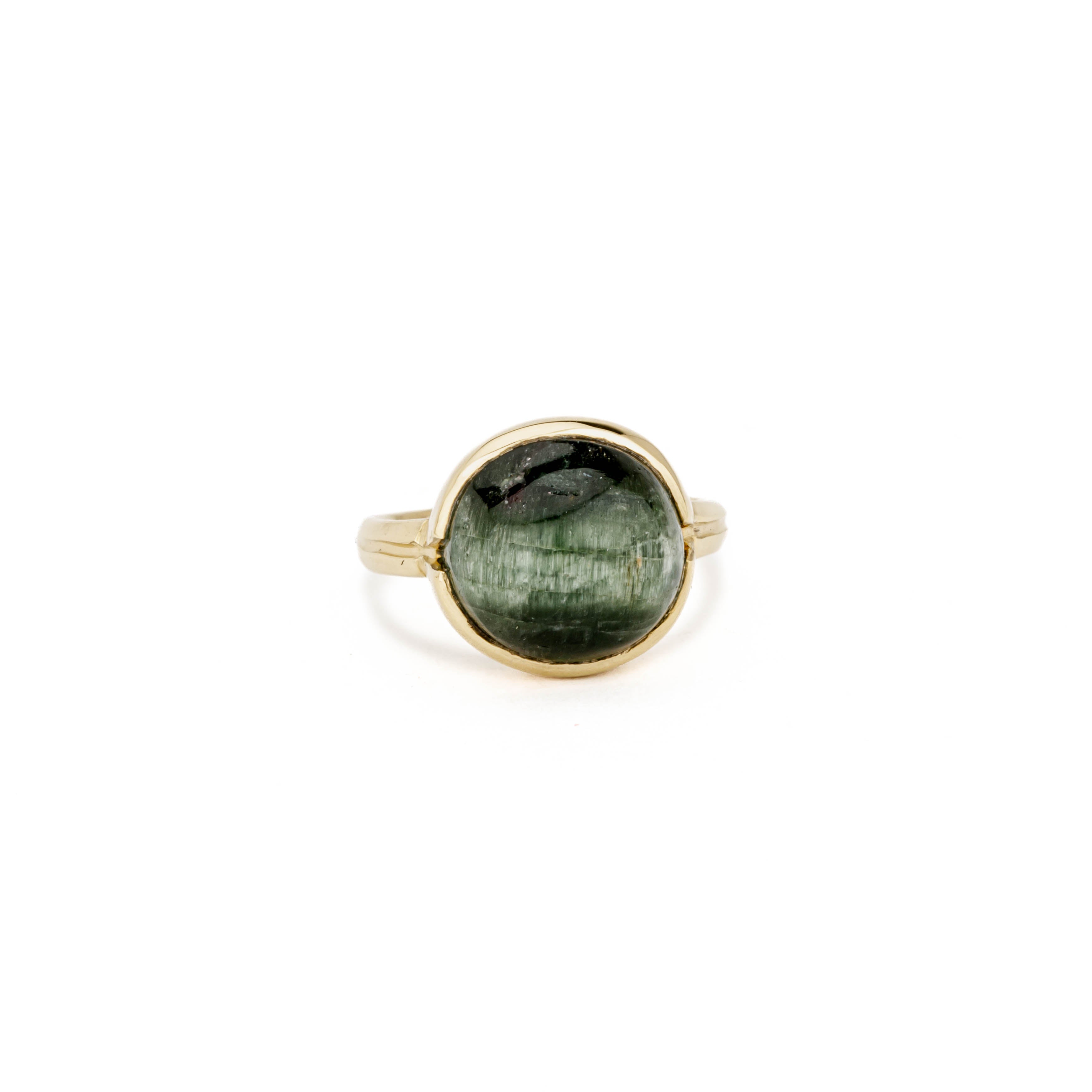 Yellow gold ring with a large round bezel-set cat's eye tourmaline cabochon in deep green