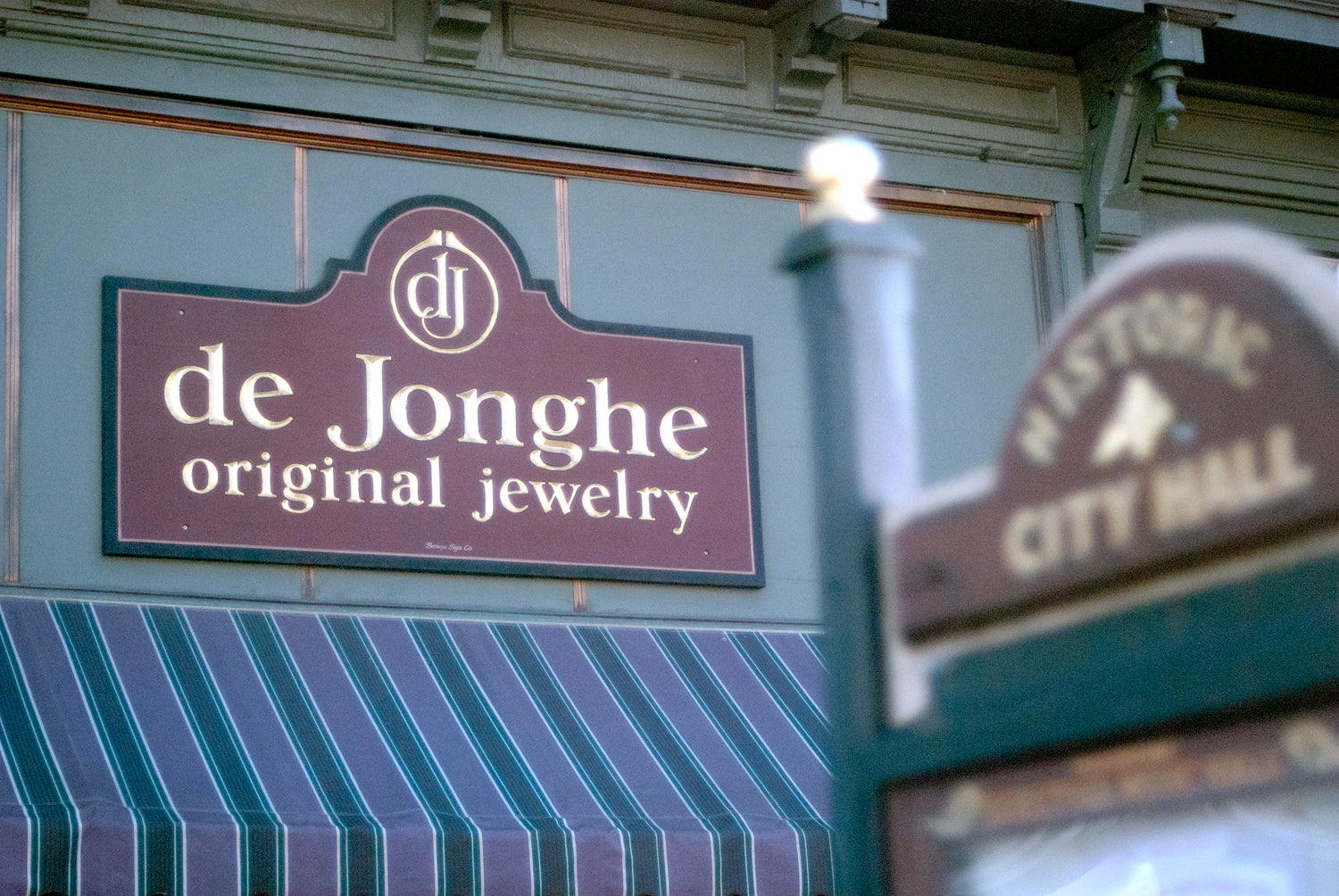 deJonghe Original Jewelry sign and storefront on Broadway in Saratoga Springs, NY