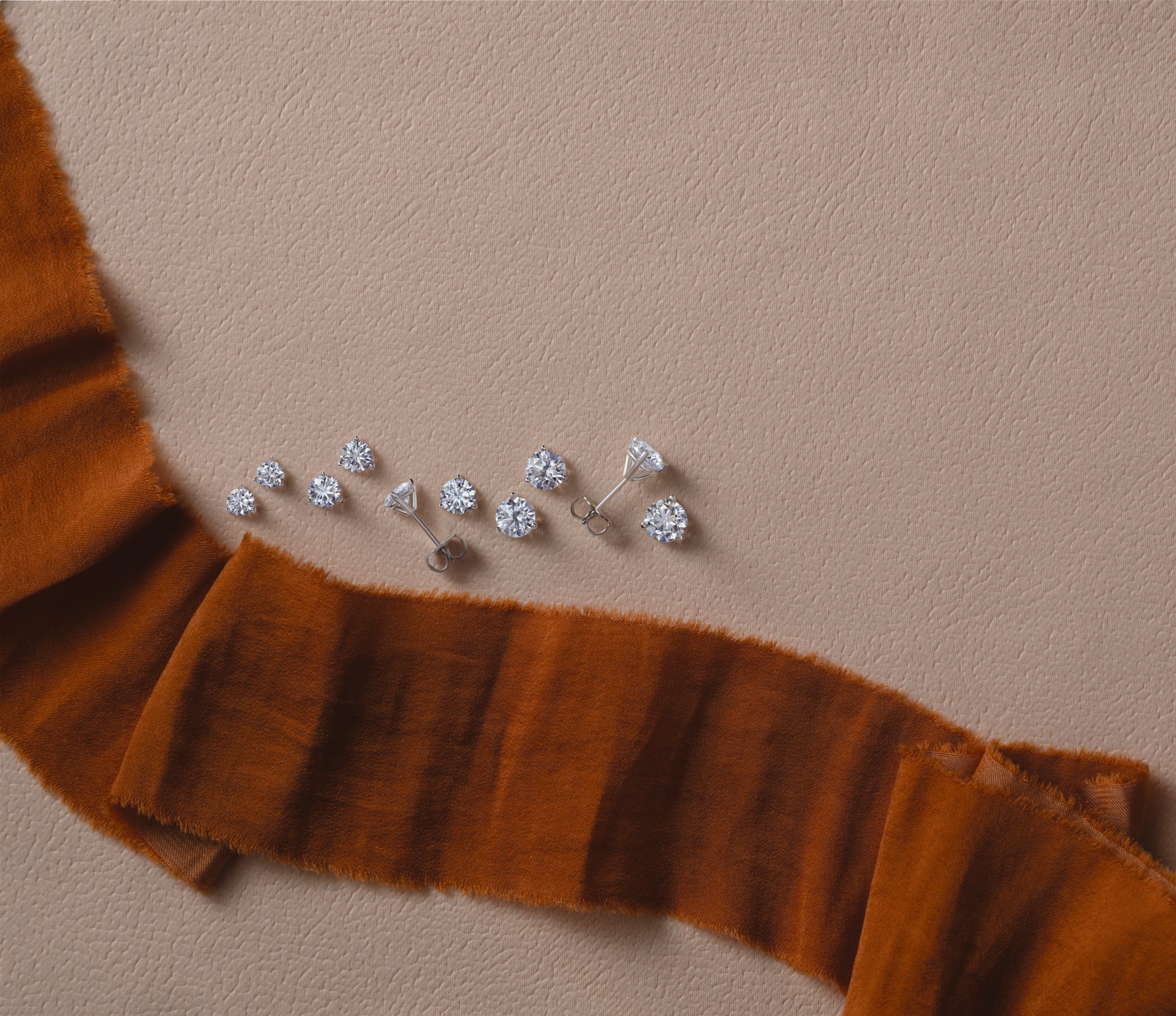 round diamond studs